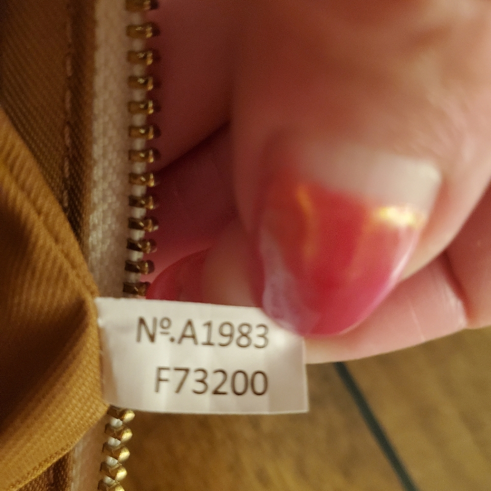 COACH CLUTCH IN EXCELLENT LIKE NEW CONDITION! - Picture 9 of 10